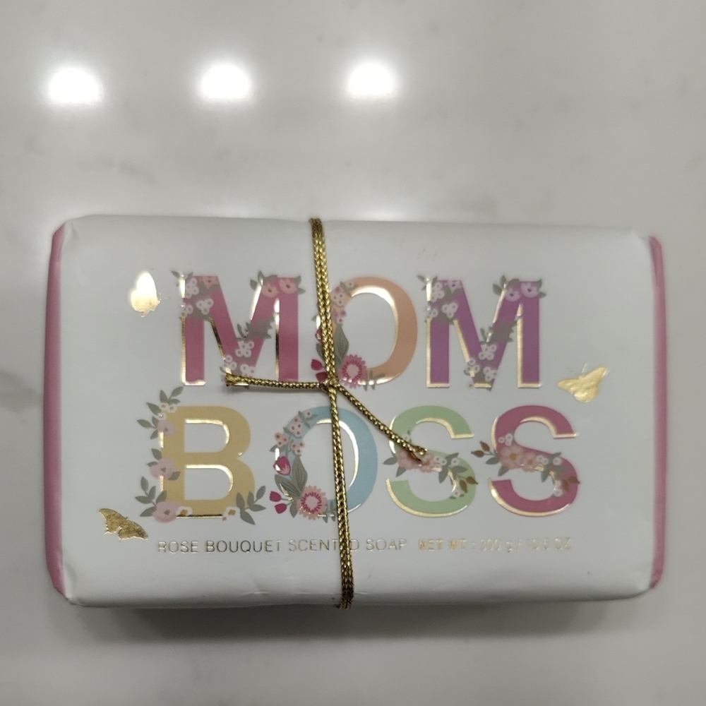MOM BOSS Rose Bouquet Scented Soap - Decorative Gift Bar